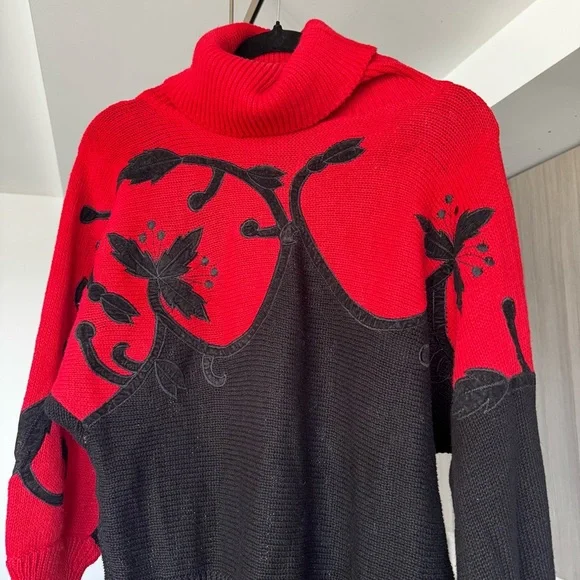 Vintage 80s Floral Embroidered Turtleneck Sweater | Ramie Cotton | Red Black - Picture 2 of 5